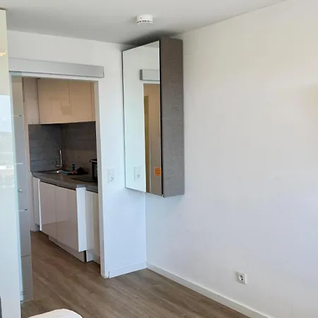 1-194, Traumhafter Blick Ueber Im Haus Metropol, 8 Etage 아파트 *